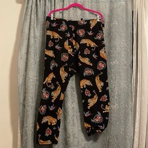 Torrid Rockabilly tattoo print tiger heart rose sparrow leggings